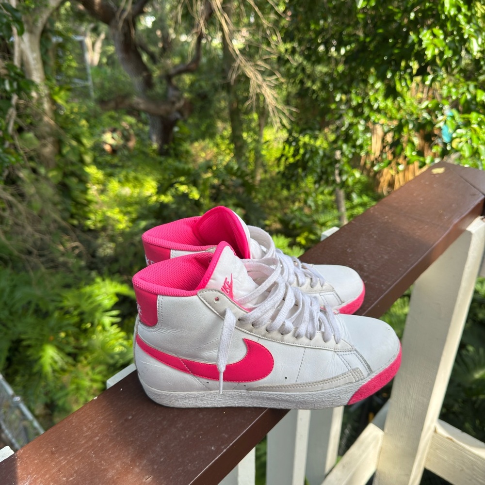 Nike White and Pink High-Tops